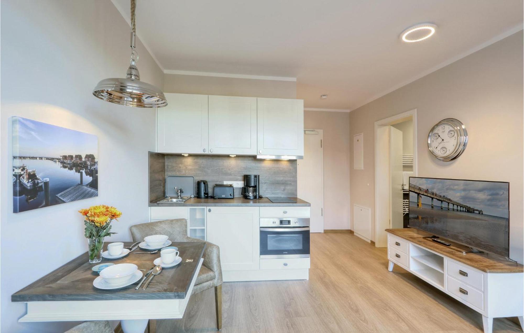 Awesome apartment in Ostseebad Boltenhagen with 1 Bedrooms, Sauna&WiFi Buitenkant foto