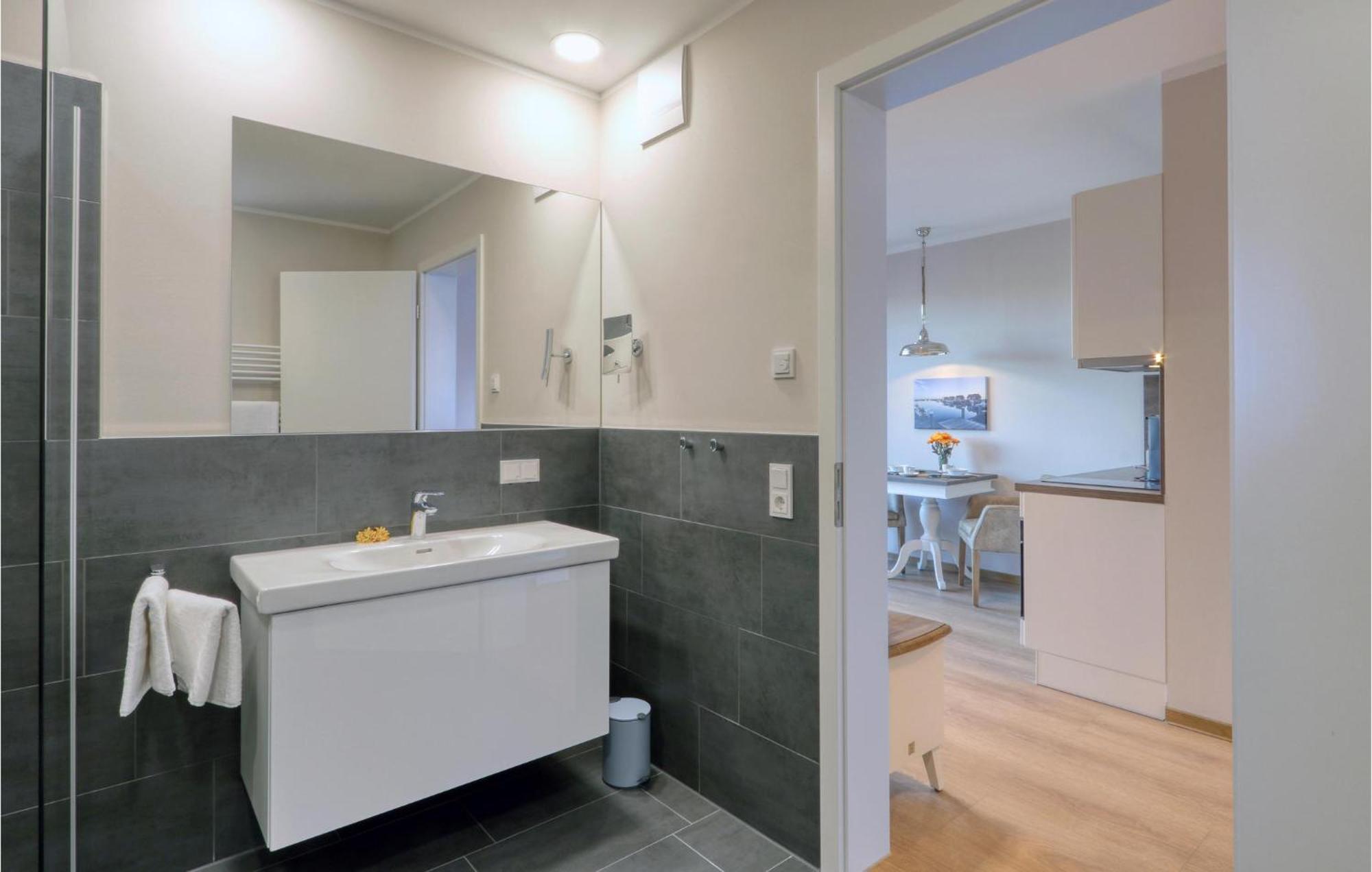 Awesome apartment in Ostseebad Boltenhagen with 1 Bedrooms, Sauna&WiFi Buitenkant foto